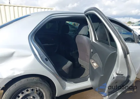 2010 Toyota Yaris z USA, uszkodzony, nr VIN JTDBT4K36A1378835